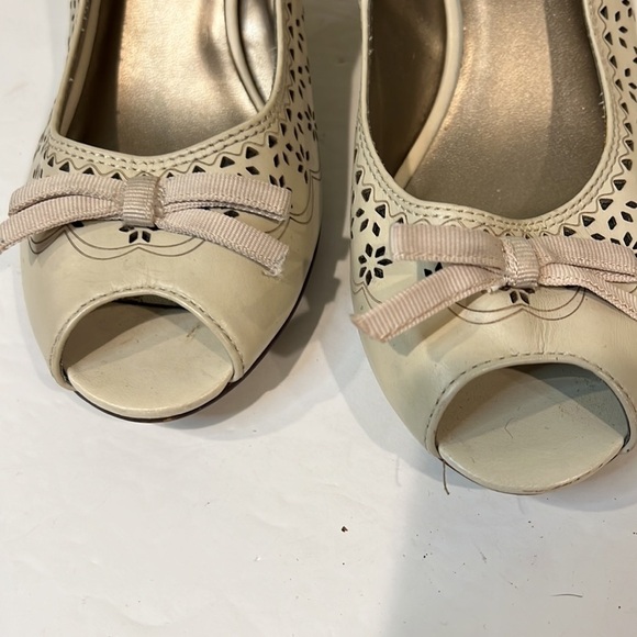 Victoria Spenser Beige Peep Toe Heels Size 8 - Picture 2 of 8